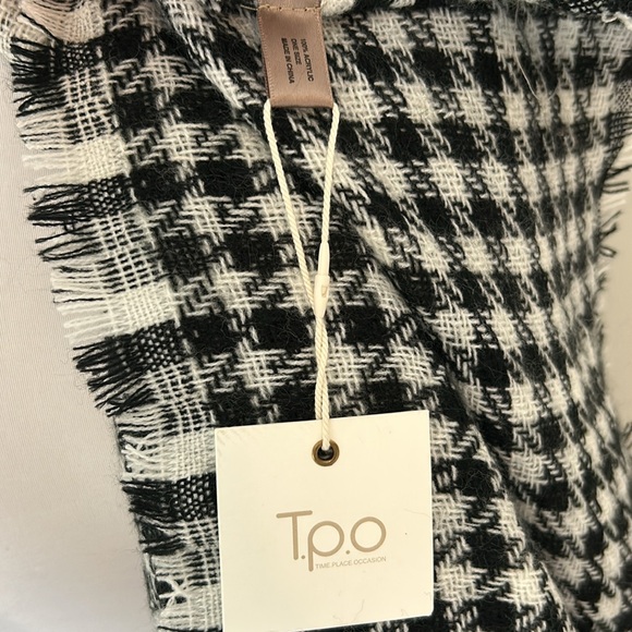 Black & White Houndstooth Sweater Vest – One Size – NWT - Picture 5 of 5